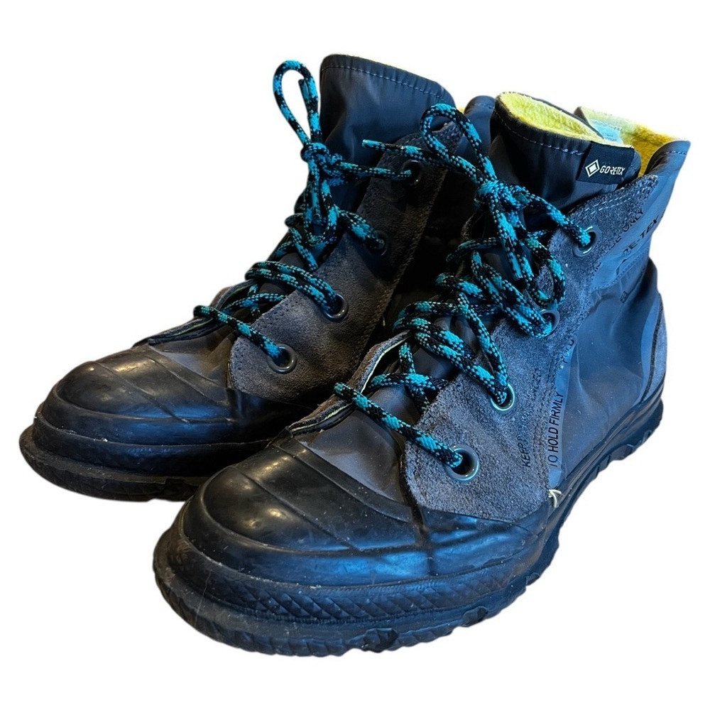 Converse East Village Explorer
MC18 Gore-Tex High Top Boots
Size Women 9.5 Gray